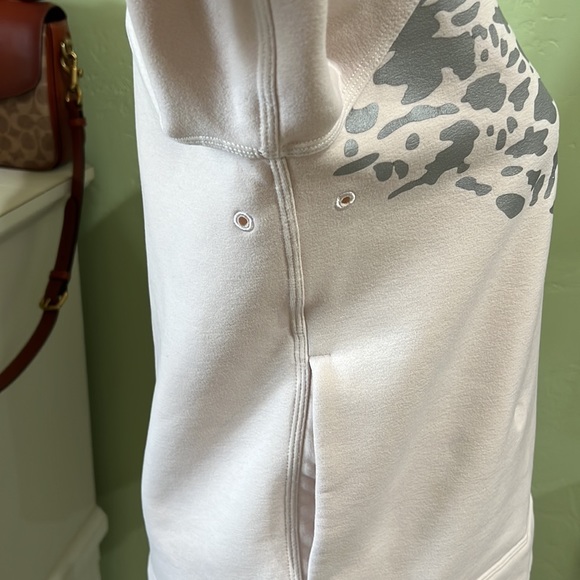 COPY - Lululemon sweater - Picture 11 of 11